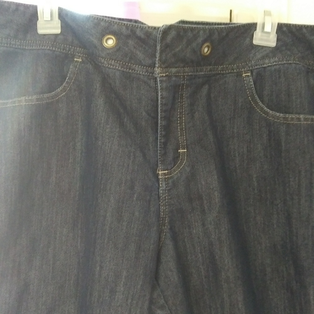 Like new dark blue denim size 16 capris